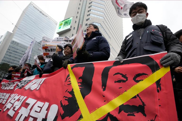 韩国反对派考虑弹劾代总统
