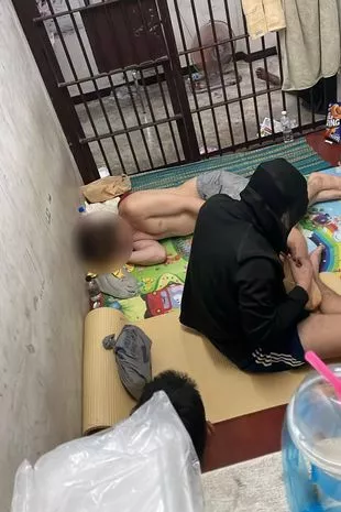 一名英国游客在泰国监狱里偷拍蟑螂肆虐的“地狱”时发出警告