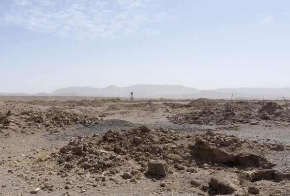 阿富汗大地震一年后，幸存者与援助削减和塔利班作斗争