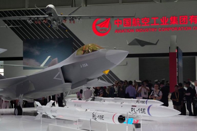 两年一度的中国航展展示了未来的空中力量