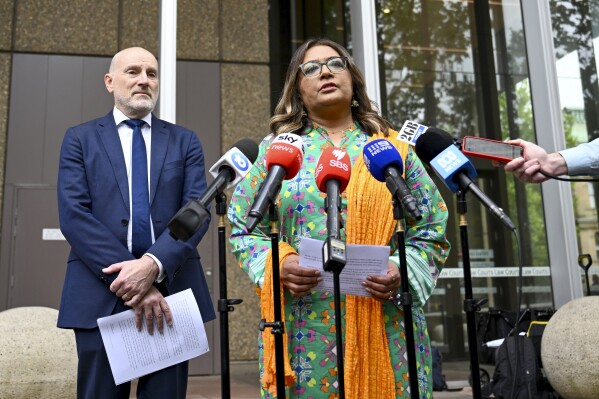 澳大利亚法官裁定参议员违反种族法，要求竞争对手议员返回巴基斯坦