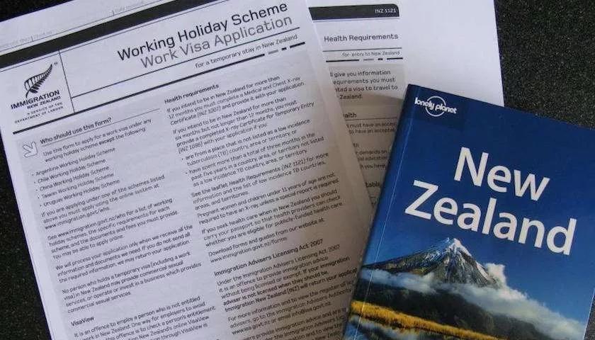 新西兰领导人为从官方邀请函中删除Māori字样进行辩护